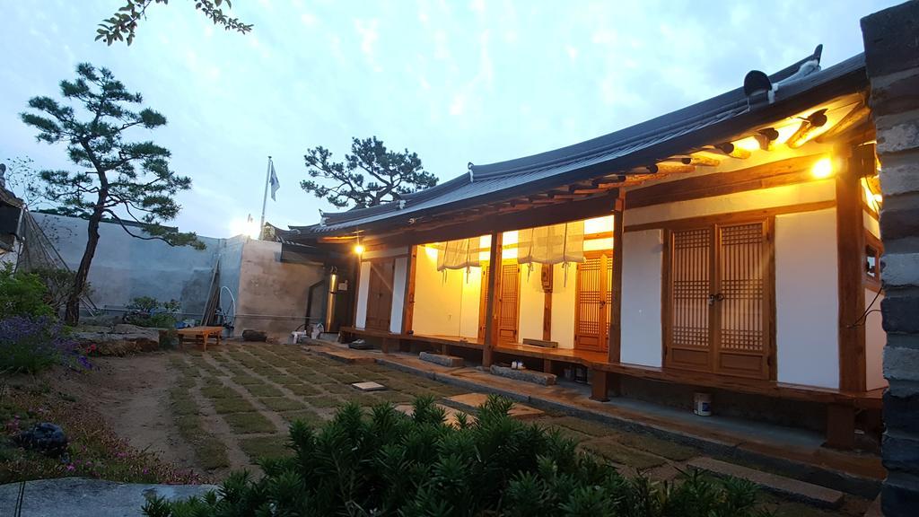Ohnewwall Guesthouse Jeonju Exterior photo