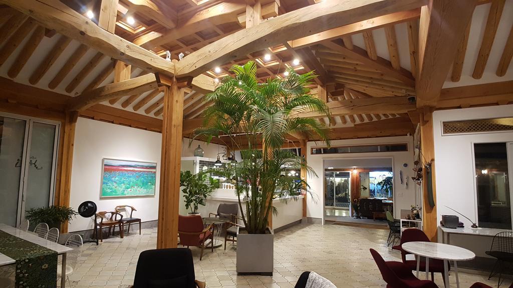 Ohnewwall Guesthouse Jeonju Exterior photo