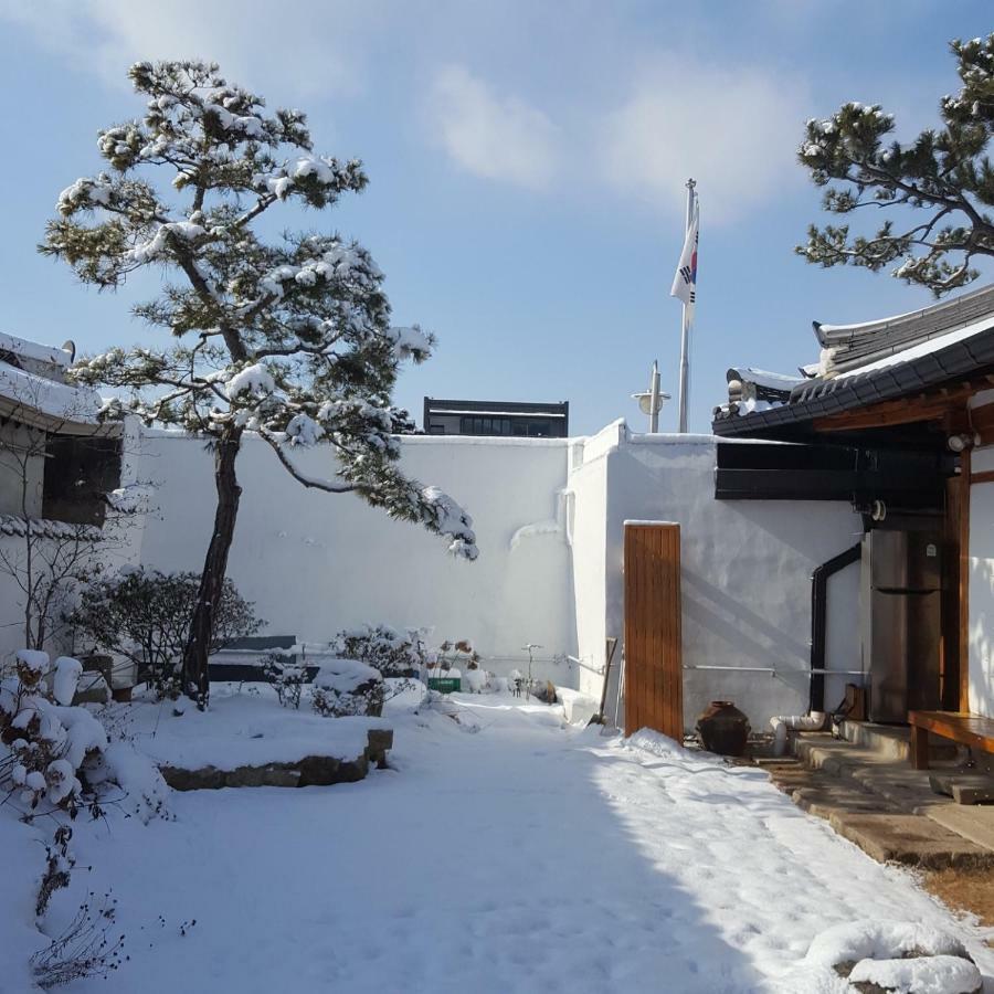 Ohnewwall Guesthouse Jeonju Exterior photo